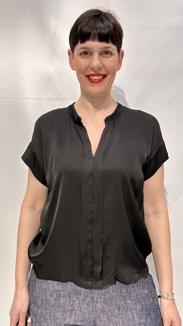 BLUSA IN RASO DI VISCOSA - NERO